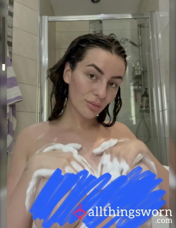 3 Shower Tits And Bumhole Nudes