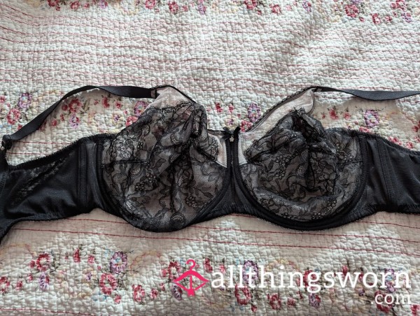 38H//Lacy Black Bra With Rip Between Cups