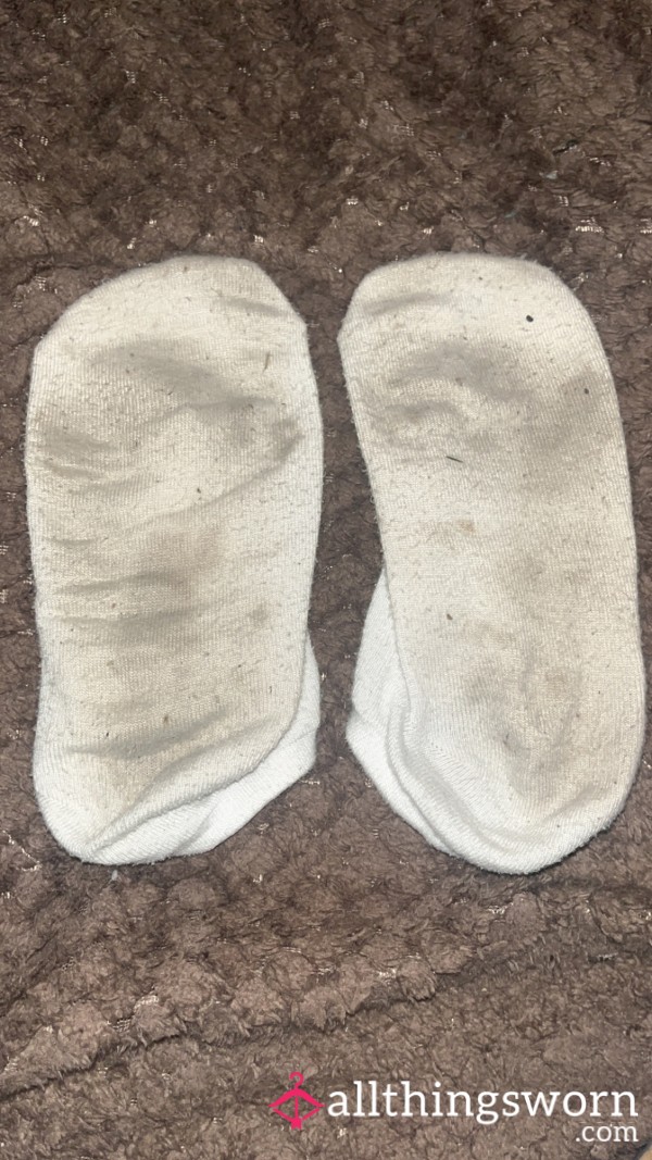 SOLD OTHERS AVAILABLE 4 Day Worn White Ankle Socks🤢