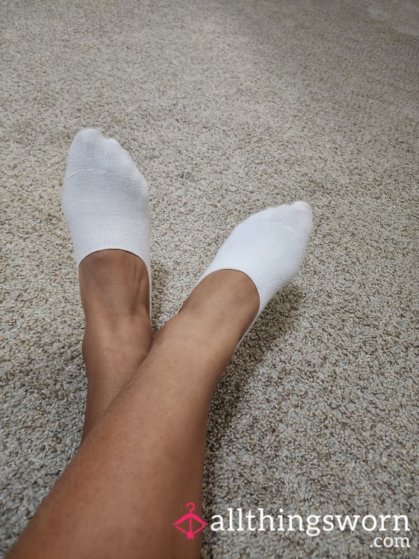 8 Hour Wear White No Show Socks