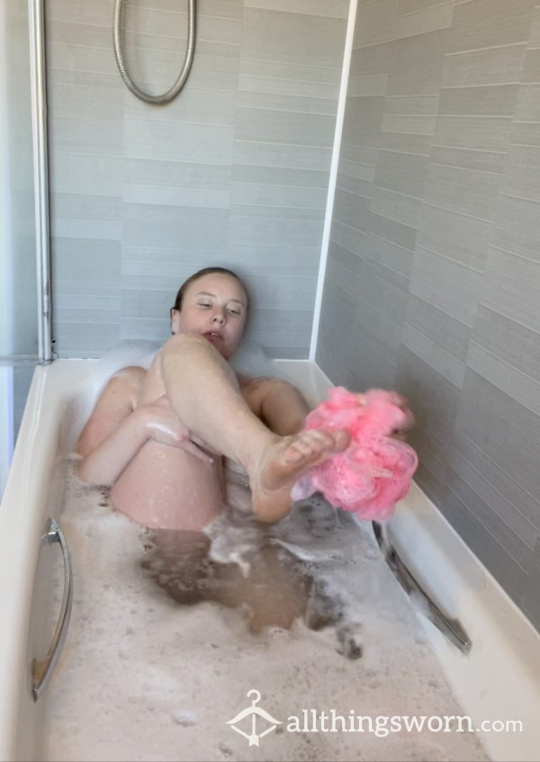 Bath Time Masturbation And Squirting Over Myself