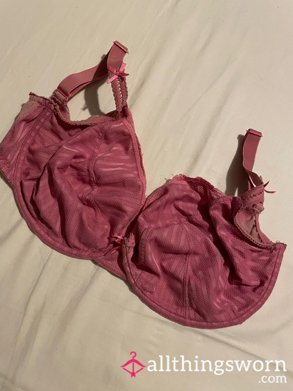 BIG T*tties 34GG Well Used Bra