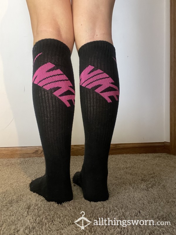 OLD WELL WORN COTTON Black And Pink Nike Socks