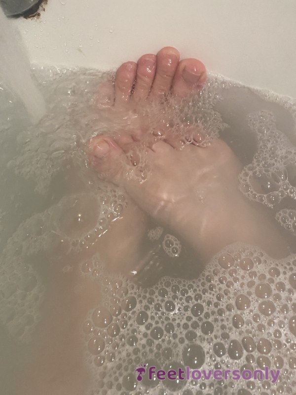 Cum Bubbly Bath With Me