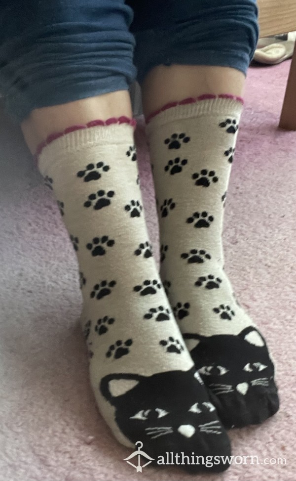 Cute Cat Cotton Crew Socks Worn As Long As You Like 👣 JUST ONE PAIR LEFT! 👣