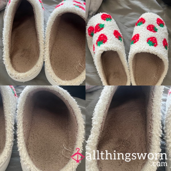 Dirty And Smelly Strawberry Print Slippers 🍓