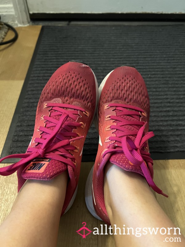 Dirty Nike Running Shoes 👟