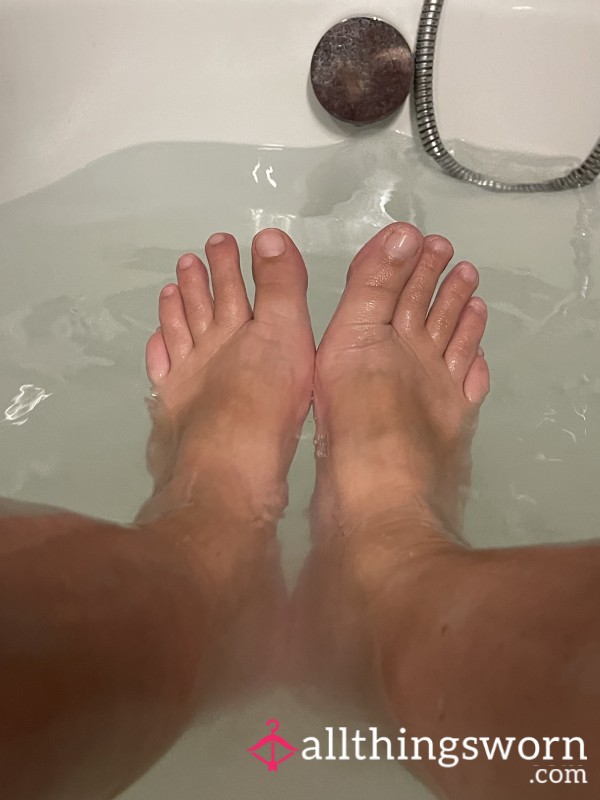 Feet And Toes Cleaning In The Bath With “acqua Di Parma” Soap