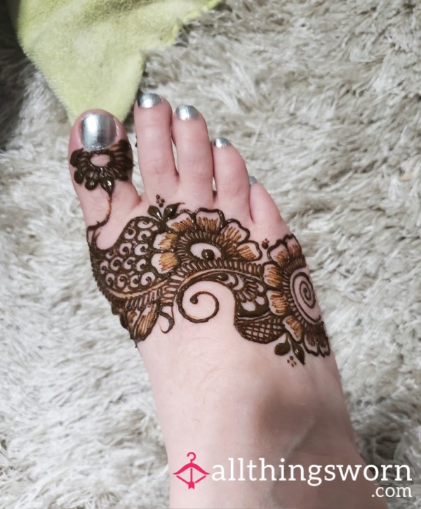 Feet Love, Had To Do Henna
