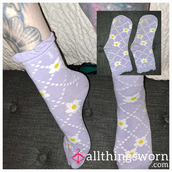 Feminine Purple Flor*l Socks