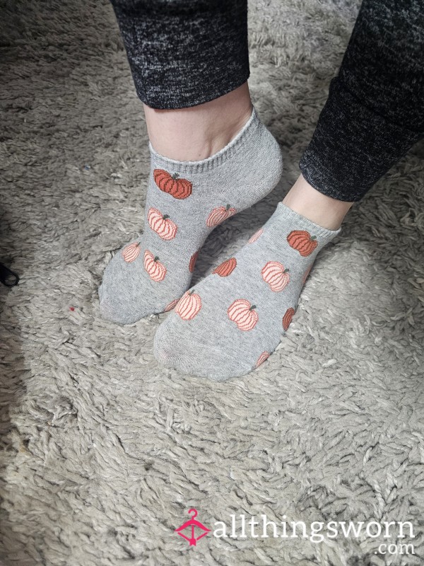 Gray Pumpkin Ankle Socks