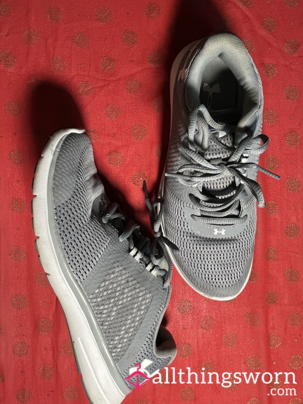 Grey Under Armor Tennis Shoes!