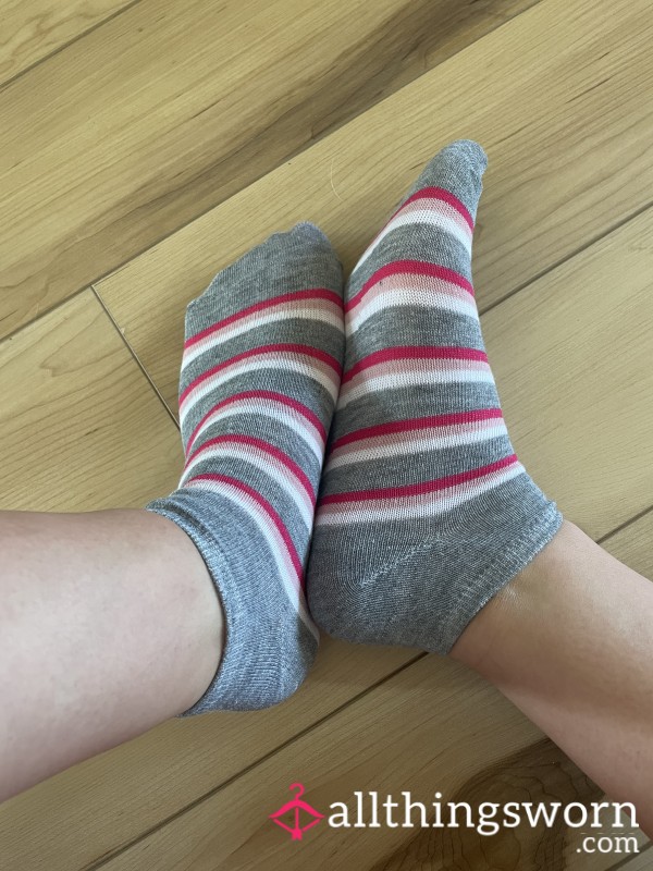 Grey With Pink Stripes Socks