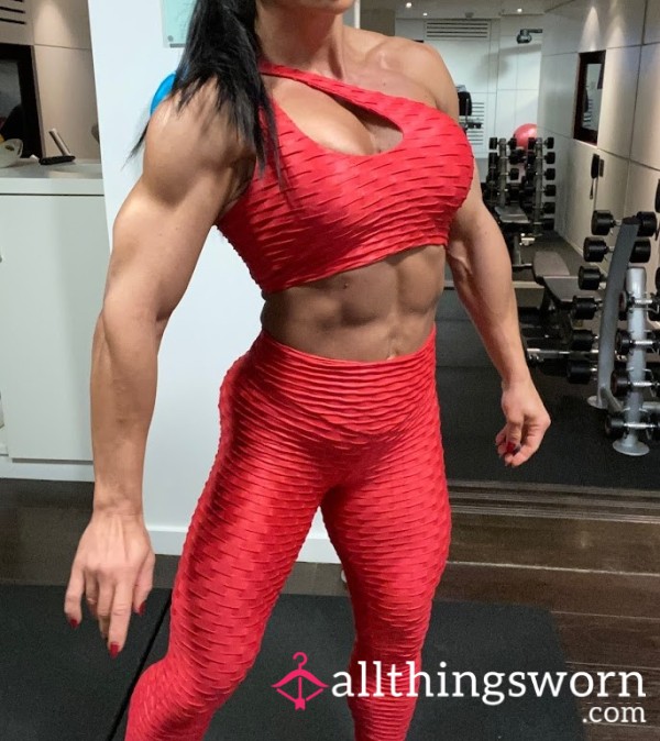 Gymwear Set Worned By The Musclegodess