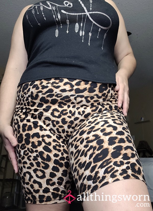 Leopard 🐆 Print Biker Shorts (L)