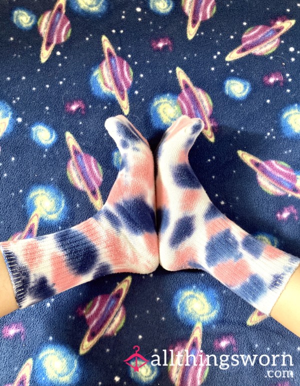 Loose Fitting Tie-dye Crew Socks - Blue, Pink, White
