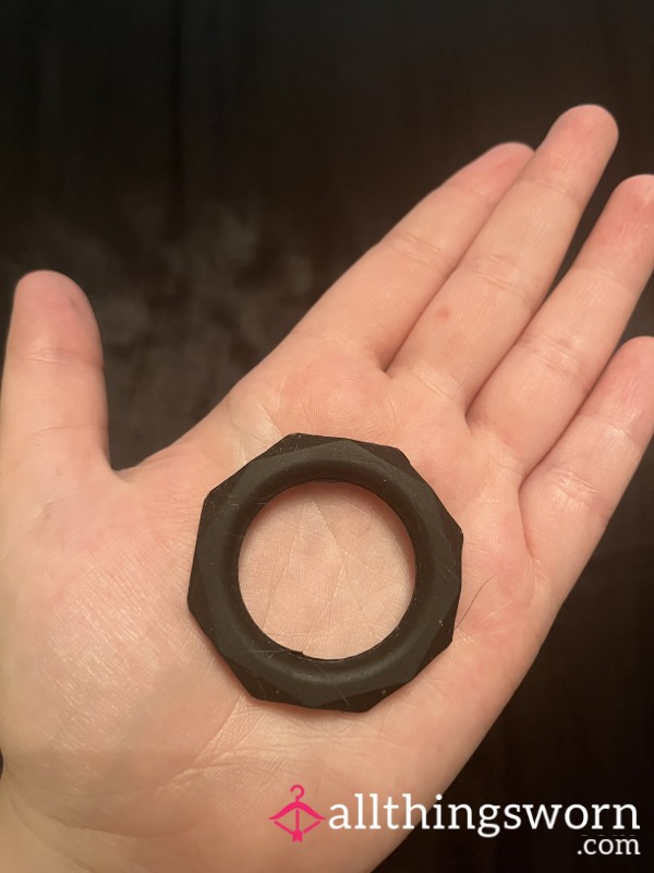 Medium Ribbed C*ck Ring