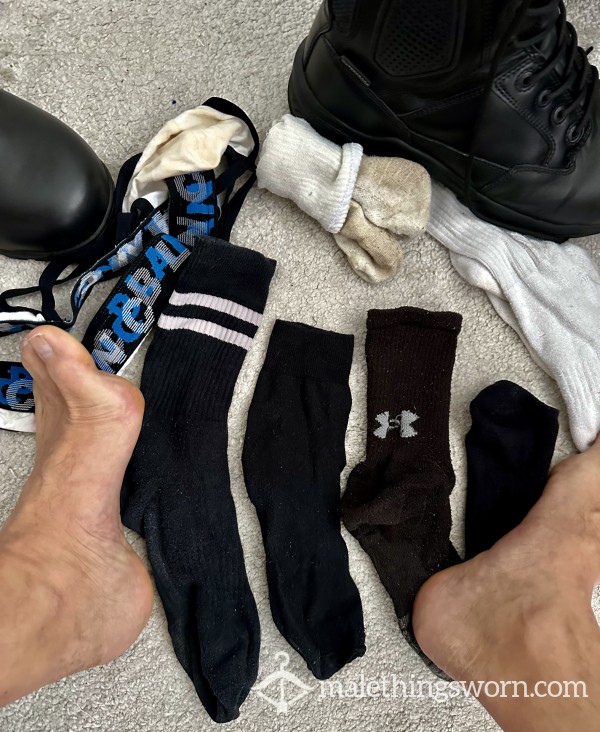 *** SOLD *** MENS STINKIN’ UNDER ARMOUR ANKLE GYM RANDOM 4 ODD SPORTS SOCKS 💪🏽👮🏻‍♂️ 🧦🧦🧦💧