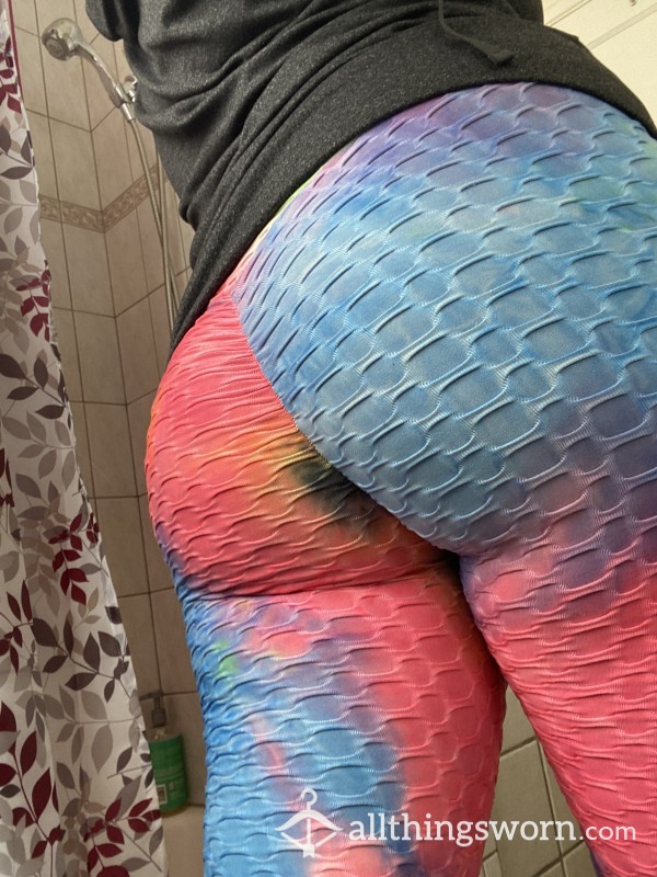 Neon Leggings Worn With No Panties