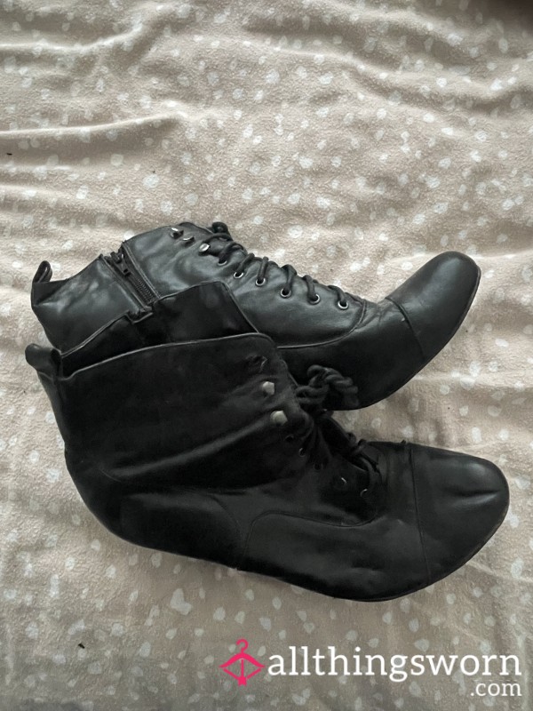 Old, Size 8 Boots