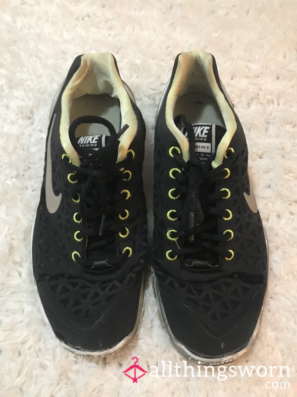 🦋 Old Worn Out Black & Lime Green Nike Running Shoes 🦋