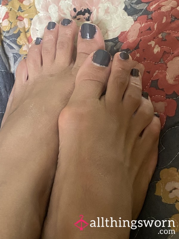 Painting My Toes Graphite Grey