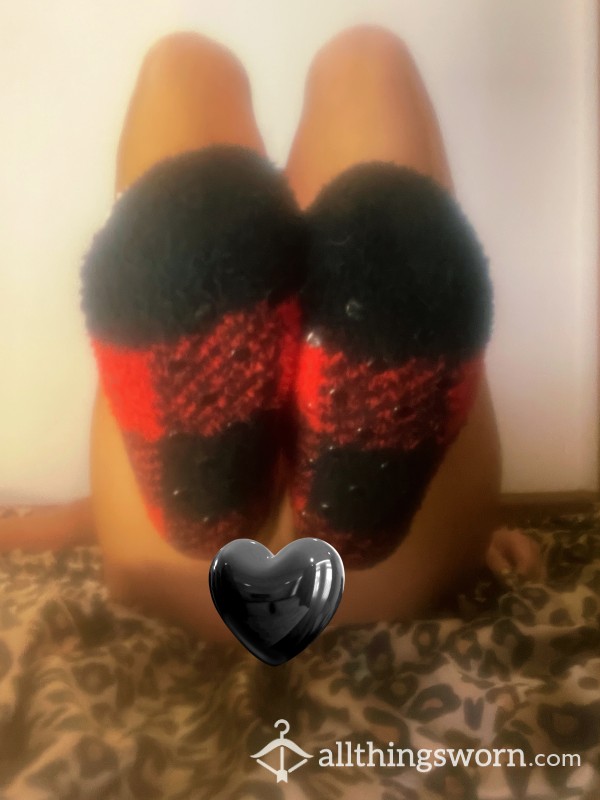 WELL WORN STINKY BLACK AND RED Plaid Fuzzy Comfy Socks