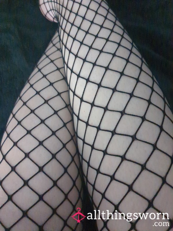 Pretty Feet Pics In Fishnet Stockings?