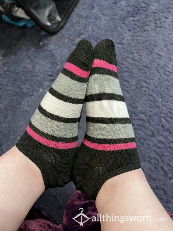 Ready-To-Be-Worn: Black, Grey, Pink & White Striped Ankle Socks