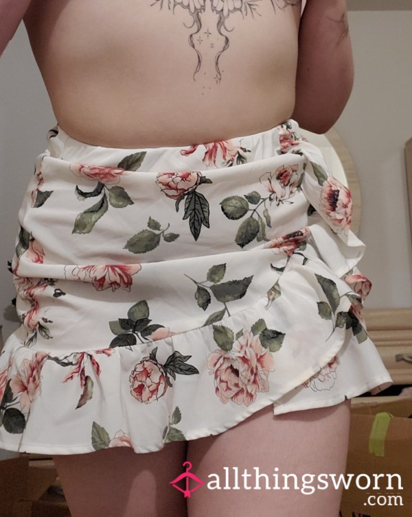 Short Floral Pattern Skirt Size Medium Sissy Clothing