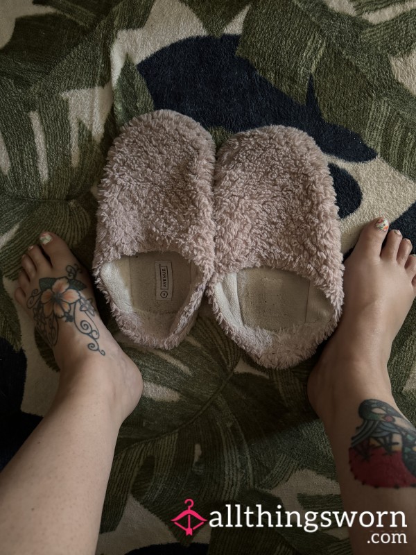 Size 5 Well Worn Pink Fluffy Slippers