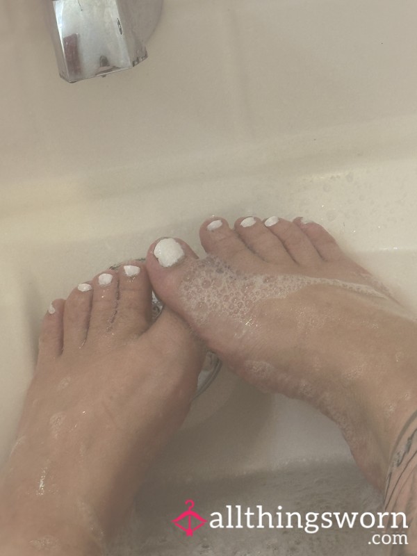 Splashing In The Tub🦶🏻💦