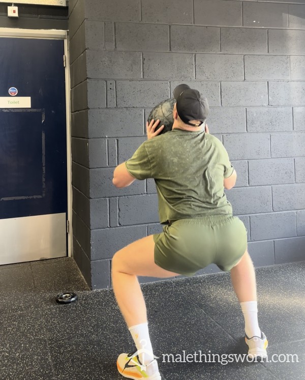 Squatting 💦