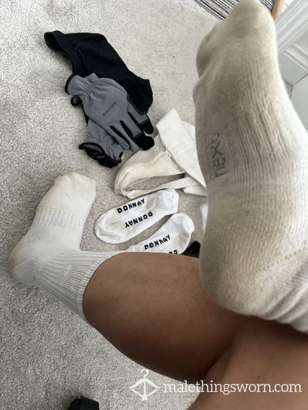 THUCKIN’ SKUNKIN’ NOT SO LONG WHITE SOCKS 🧦 🧦 SWEAT MAN SCENT SKUNKED 💧💧💧👅 🧦🧦🥾 📦 🤪✅