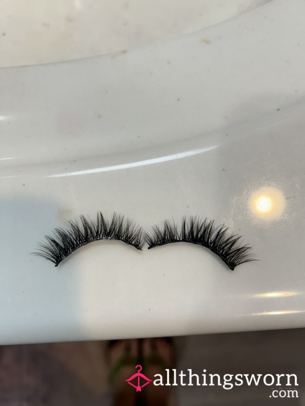 Used Stripper Eyelashes