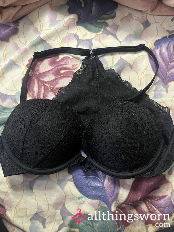 VS PINK Black Lacey Front Clip Bra