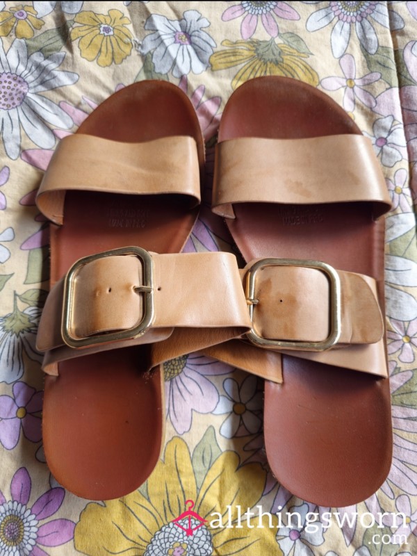 Well Loved Tan Slides 🦶