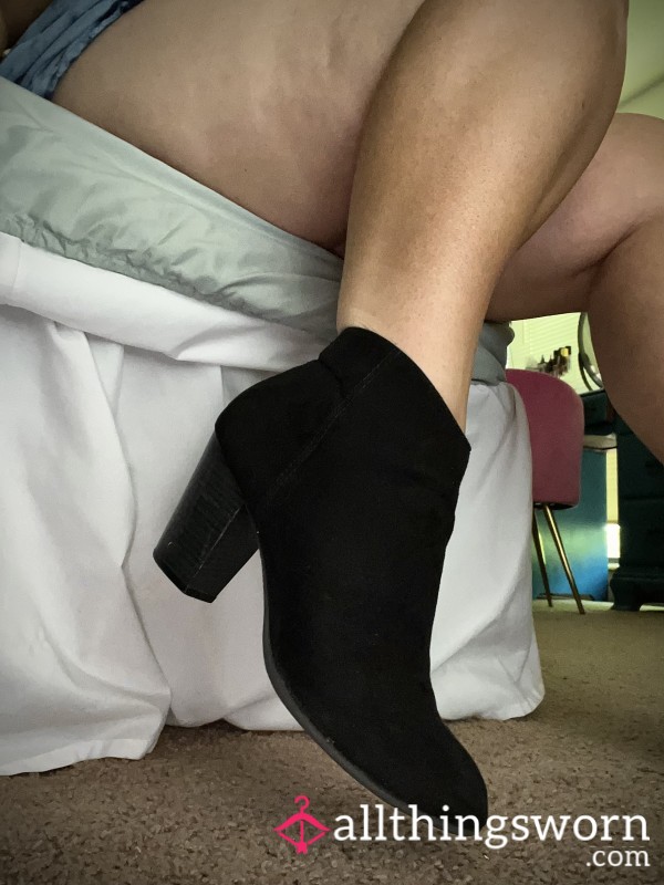 Well Worn Black High-Heeled Smelly Boots Size 9.5 🖤