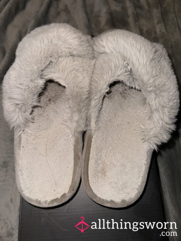 Well Worn Size 10 Slippers
