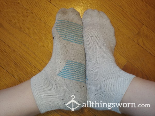 White Ankle Socks With 1+ Week Of Wear