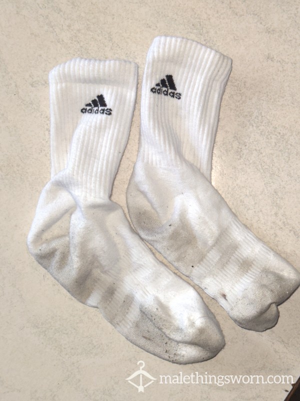 WHITE SOCKS / WELL WORN / DIRTY