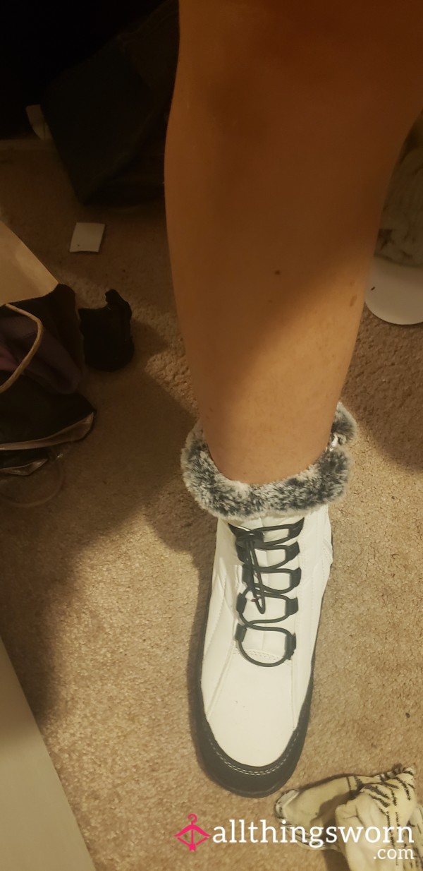 White Soft Fuzzy Snow/winter Boots Size 7 Slip On