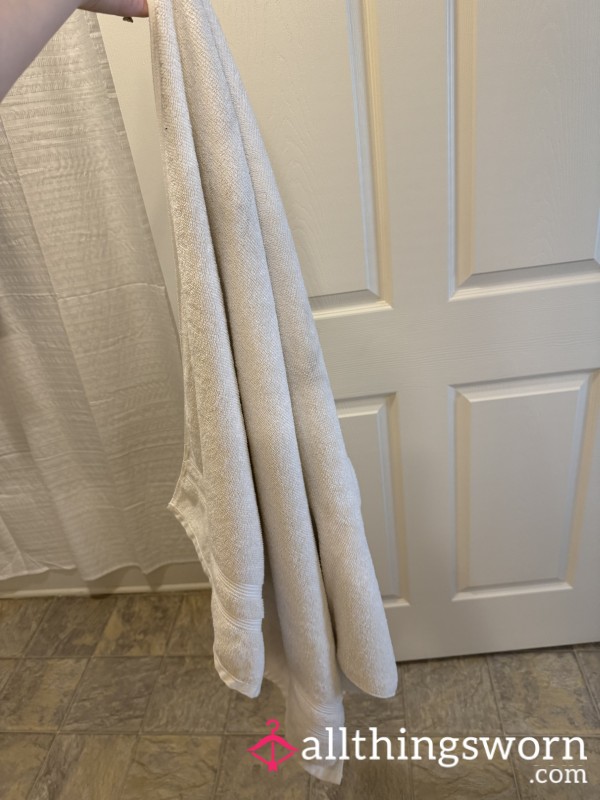 White Stained Bath Towel X2