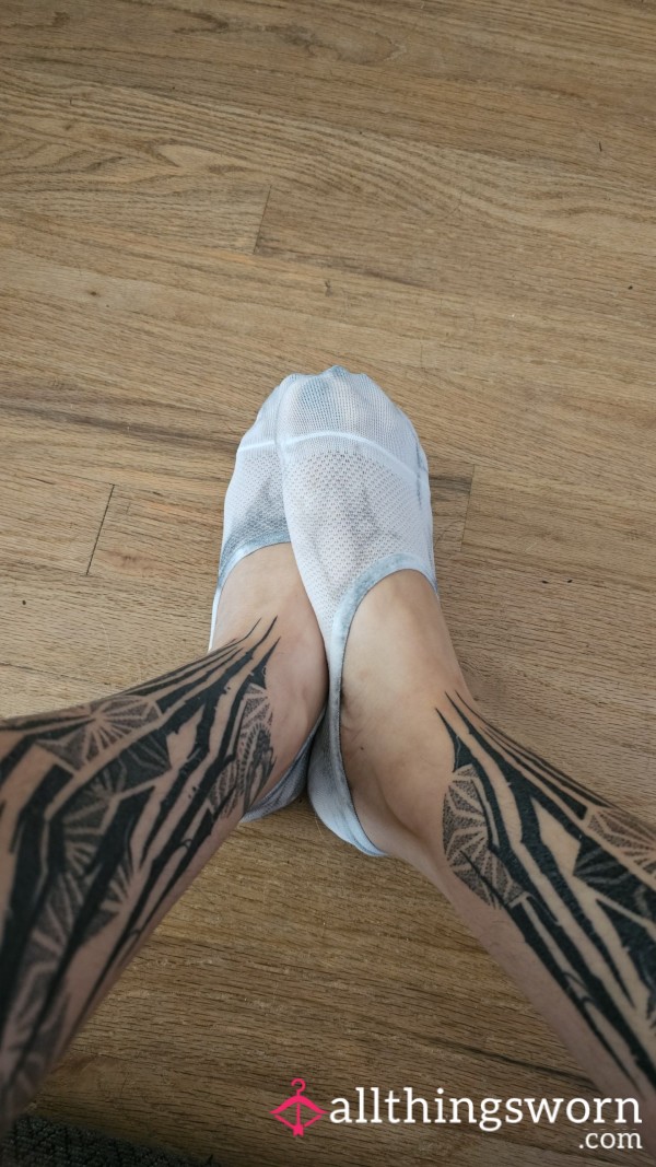White/gray Tie-dye No Show Ankle Sockies