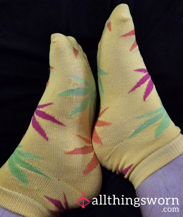 BBW Yellow Ankle Socks With Colorful Weed Leaves